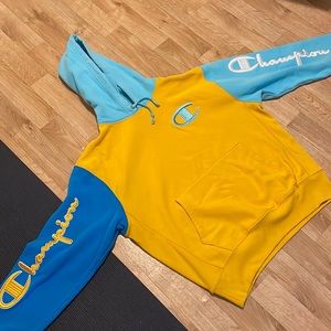 Men’s Large Champion Sweatshirt.